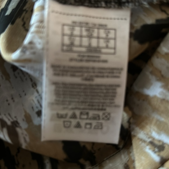 Guess small petite sheer scoopneck open sleeve tie front blouse. Never worn - Picture 4 of 4